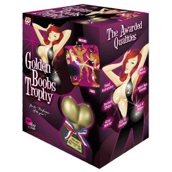 Vtipný darček v podobe trofeje v tvare prsníka